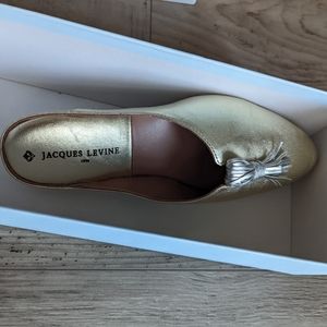 Jacques Levine gold leather slippers with tassels size 8